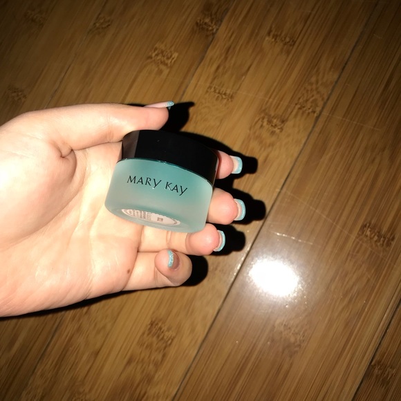 Mary Kay Indulge Soothing Eye Gel - Picture 5 of 5